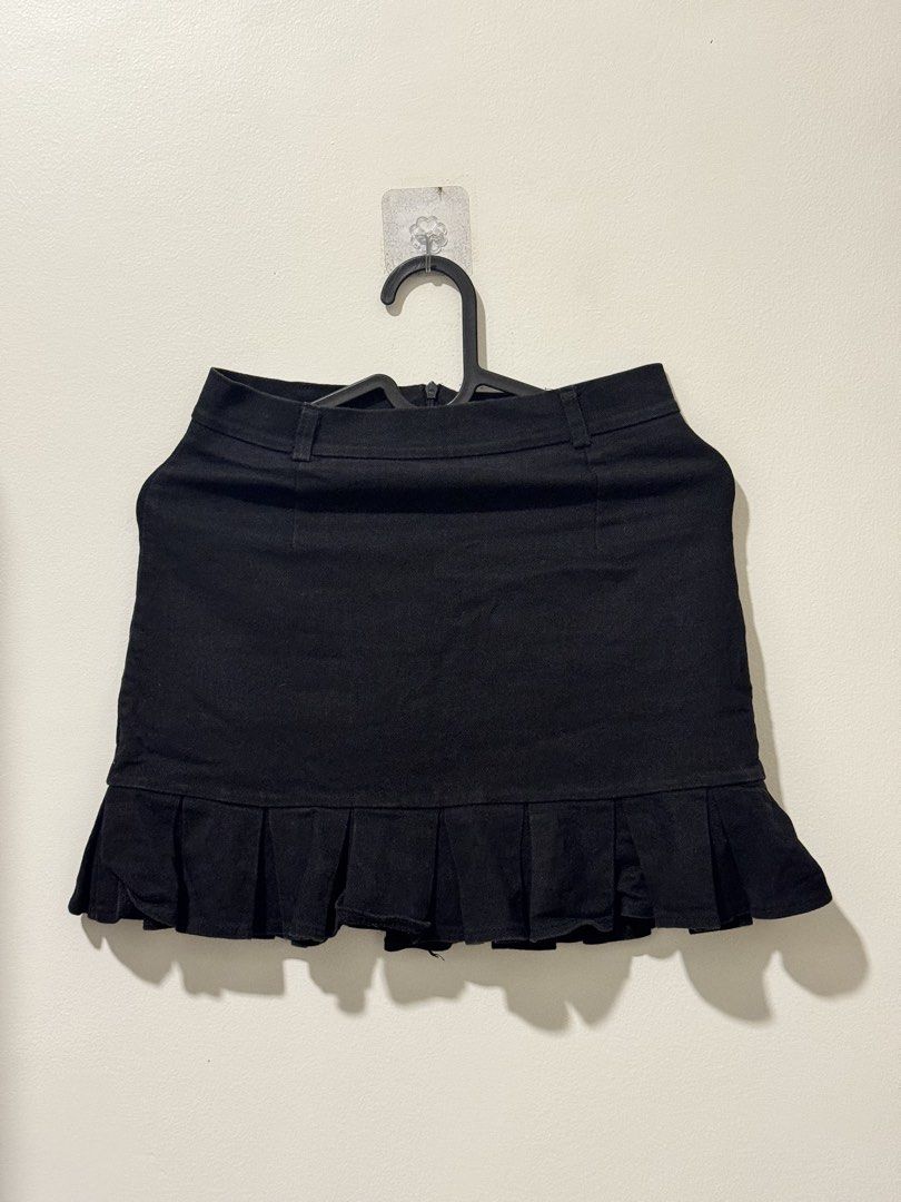 Denin Skirts (Category: Skirts) located in Manila. Submitted by xmagic.shopx (Listing ID 1466554994, Image 1). Description: 1. 26-27 inches 2. 25-26 inches 3. 26-27 inches.