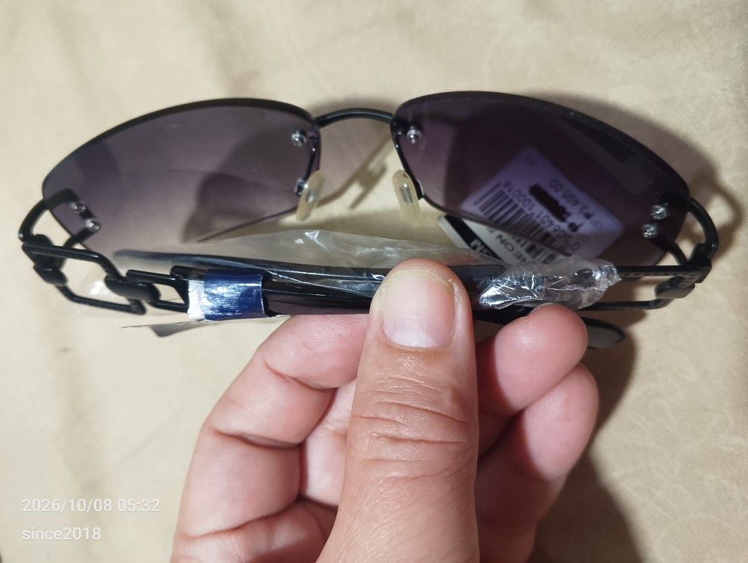 Dereon Eyewear APH553 001 Sunglasses (Category: Sunglasses & Eyewear) located in Quezon City. Submitted by sellingwithlove2018 (Listing ID 1466561397, Image 3). Description: - Brand: Dereon SG - Model: APH553 001 - Color/Style: Black frame with stylish purple gradient tinted lenses - Design: Rimless lower frame with geometric cutout detailing on the temple arms - Condition: Brand new, never worn, straight out of the store(ideal vision) - Inclusio
