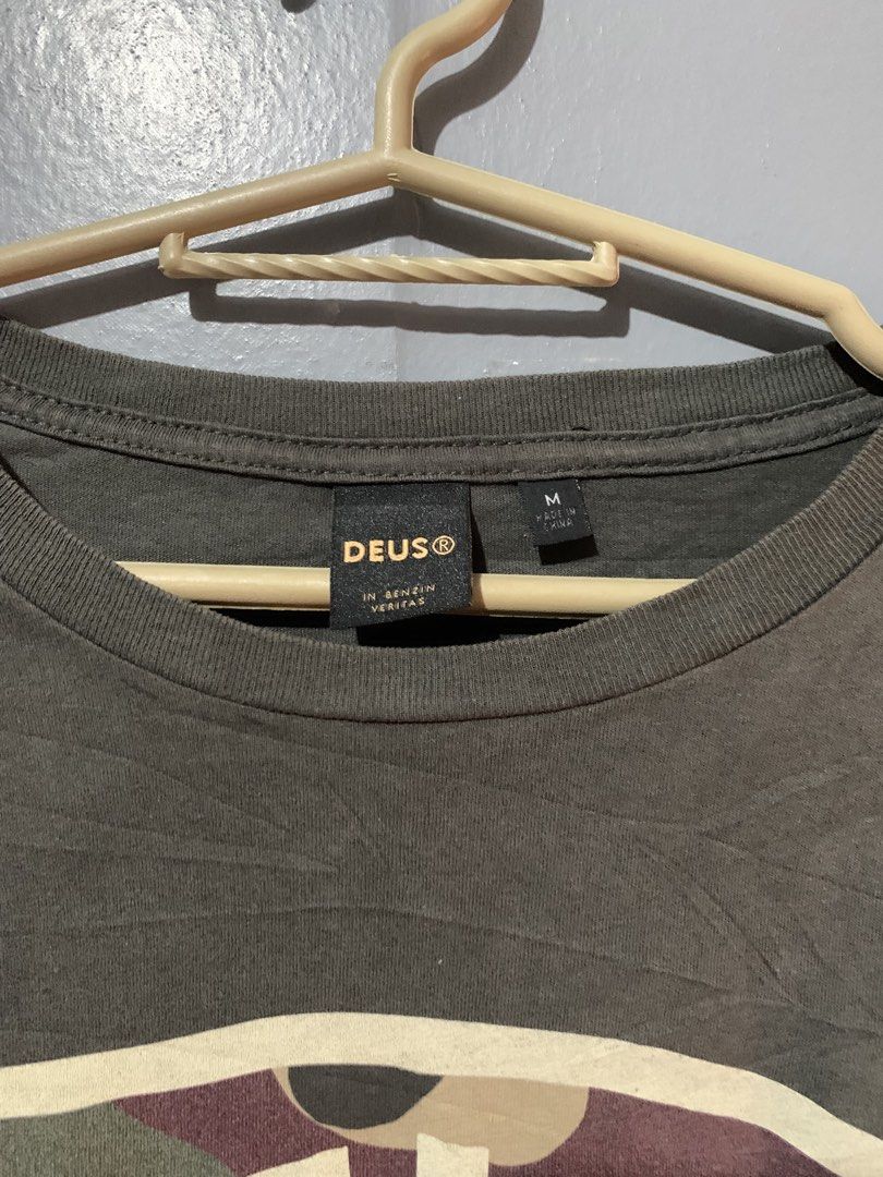 DEUS EX MACHINA TEE (Category: Tshirts & Polo Shirts ) located in Tagbina. Submitted by maxy123_490 (Listing ID 1466526740, Image 2). Description: EXCELLENT CONDITION NO FLAWS 21-27 Details posted.