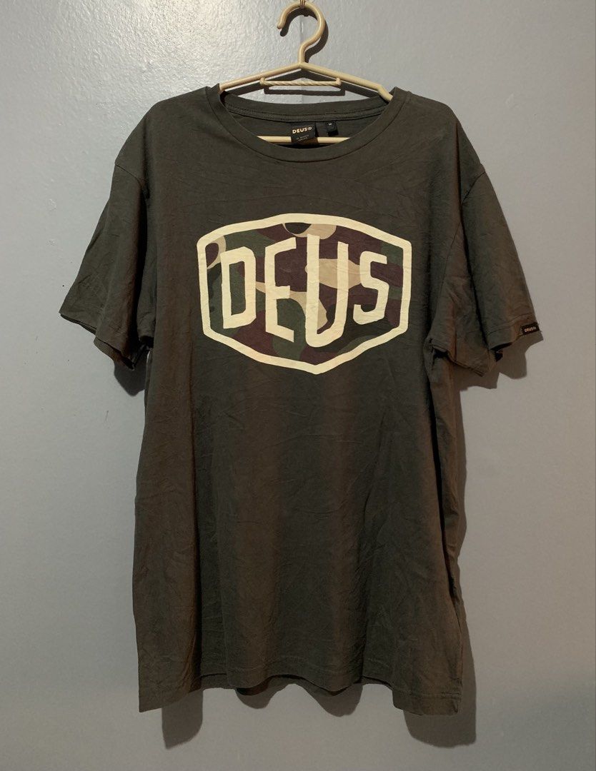 DEUS EX MACHINA TEE (Category: Tshirts & Polo Shirts ) located in Tagbina. Submitted by maxy123_490 (Listing ID 1466526740, Image 1). Description: EXCELLENT CONDITION NO FLAWS 21-27 Details posted.