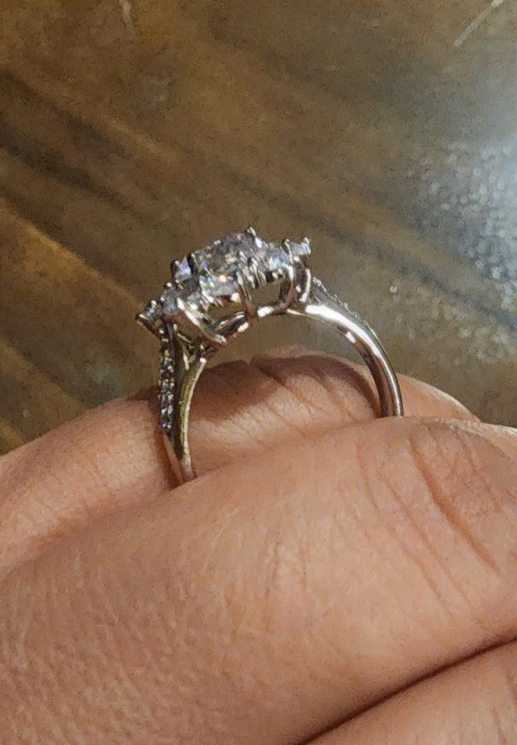 dia rositas ring size 7 (Category: Rings) located in Manila. Submitted by chrinathalie (Listing ID 1466372158, Image 2). Description: guaranteed high quality diamond feel.at a low price stone: high grade zircon in rhodium- whitegold setting.