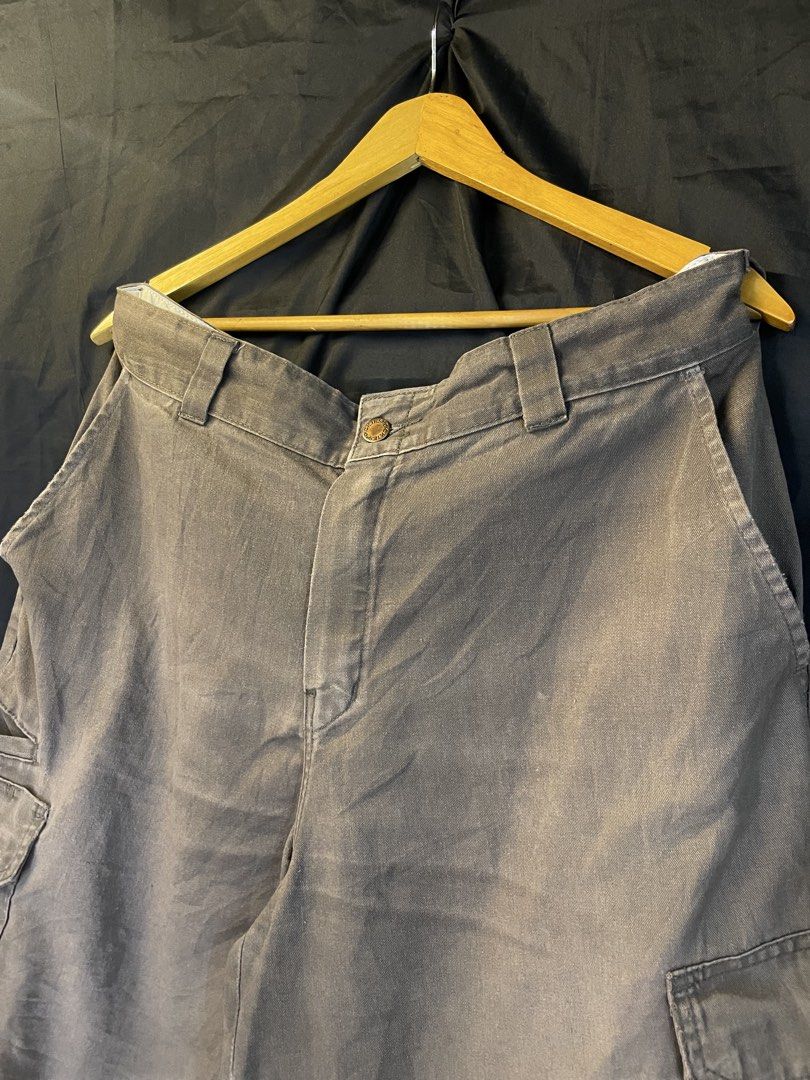 Dickies Cargo Short (Category: Shorts) located in Manila. Submitted by deyl_itzwhtt (Listing ID 1466441183, Image 3). Description: Issue Distressed and also Good Fade W36XL22.