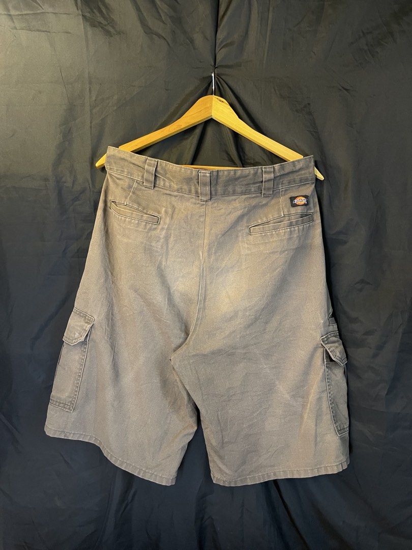 Dickies Cargo Short (Category: Shorts) located in Manila. Submitted by deyl_itzwhtt (Listing ID 1466441183, Image 2). Description: Issue Distressed and also Good Fade W36XL22.