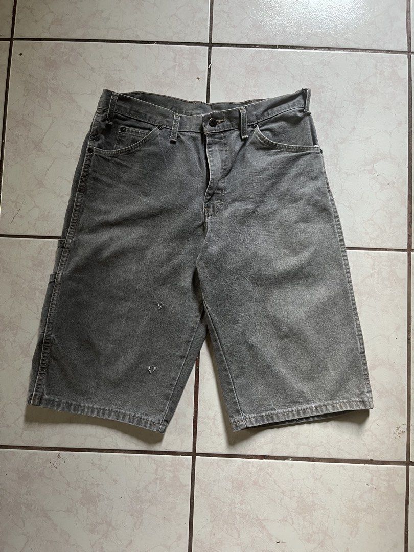 Dickies carpenter short jort washed gray (Category: Shorts) located in Rizal. Submitted by gansstash (Listing ID 1466392732, Image 1). Description: size 33-34 24 length 10.5 hem crispy condition issue: small holes but still presentable negotiable as always.