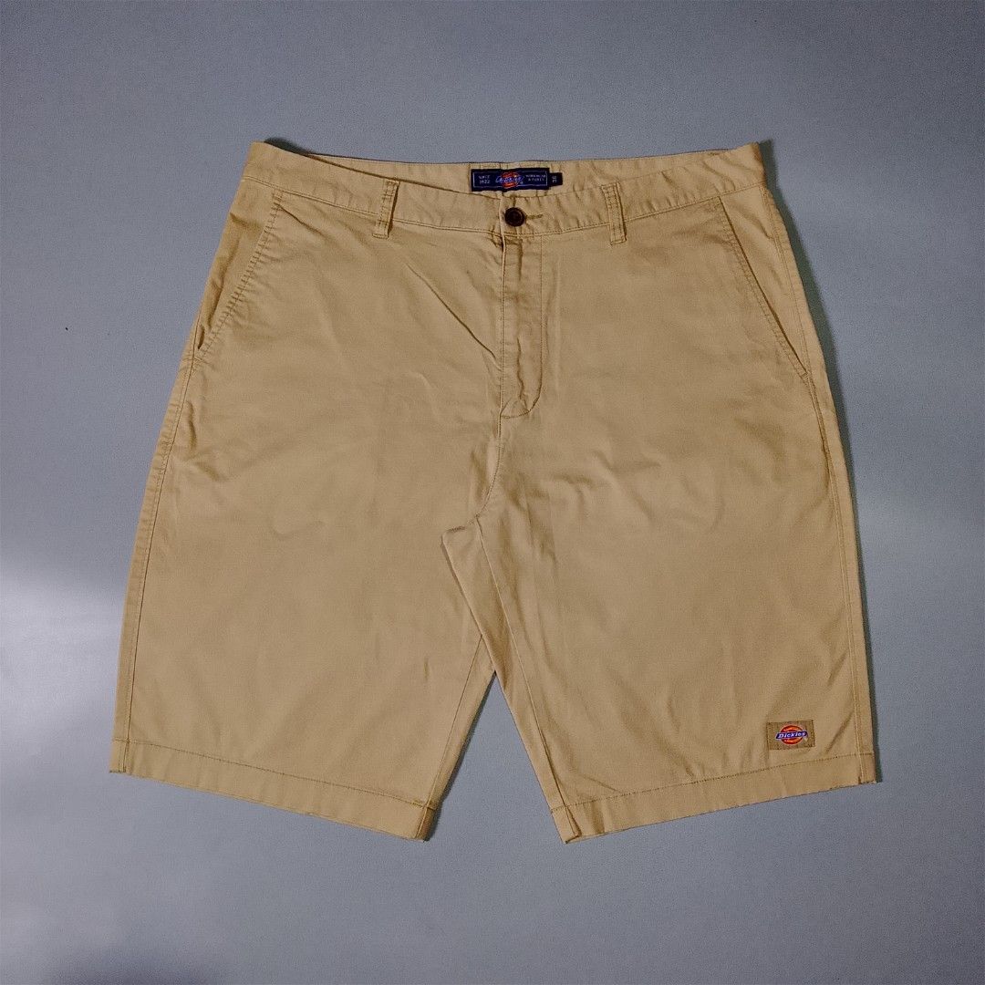 Dickies Double Patch (Category: Shorts) located in Taguig. Submitted by 8kthrifter (Listing ID 1466505658, Image 1). Description: ▪️Waist: 36 ▪️Length: 21.5 almost 22 ▪️Thigh: 14 ▪️Leg Opening: 10.5 ▪️Color rate: 9.5/10 ▪️Issue: sign of usage di ganon kalala ( see last photo) ▪️Excellent Condition.