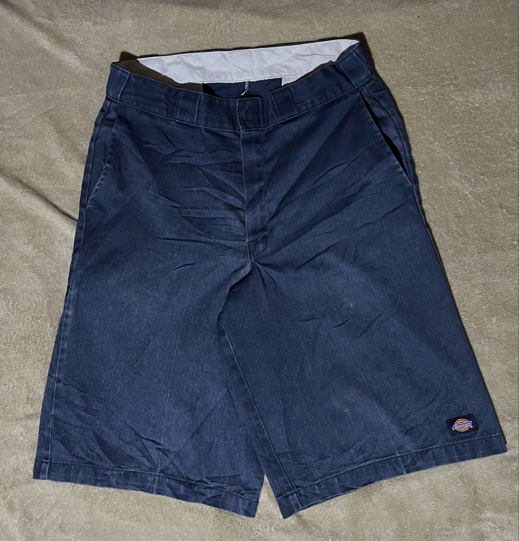 Dickies Double Patch Short (Category: Shorts) located in Cebu City. Submitted by jlturno1999 (Listing ID 1466484849, Image 2). Description: Dickies Double Patch Short Good condition 32 waistline, 23 length, 13 lo 9/10 color rate Legit/authentic Issue white paint sign of usage Need wash.