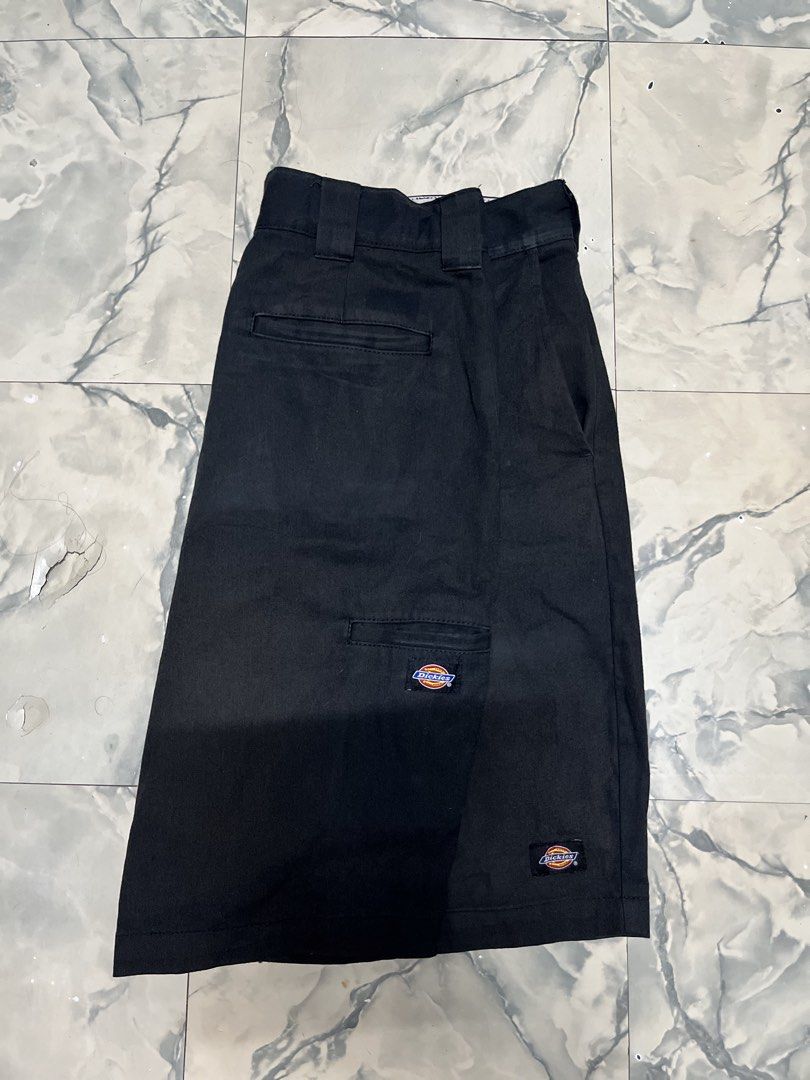 Dickies Flex Relaxed Fit Black Work Shorts (Category: Shorts) located in Manila. Submitted by thriftyeyo (Listing ID 1466384891, Image 2). Description: - Brand: Dickies - Color: Classic Black - Size: 32 - Fit: Relaxed fit with stretch fabric for maximum comfort and easy movement - Pockets: Multiple pockets including a convenient side utility pocket - Details: Dickies logo patches and waistband tag indicating Flex technology - Condition: Durable u