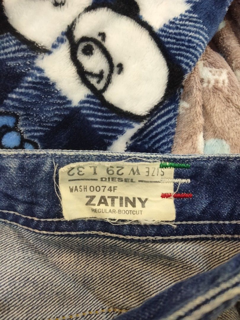 DIESEL FLARED JEANS (Category: Jeans) located in Tubigon. Submitted by negosyanthrift (Listing ID 1466480694, Image 3). Description: Diesel Flared Jeans Waist:29-30 Length:40.5 Thighs:10.5 Leg Open:8.5 No issue May hill drag lang Excellent condition 🏷️1500+sf.