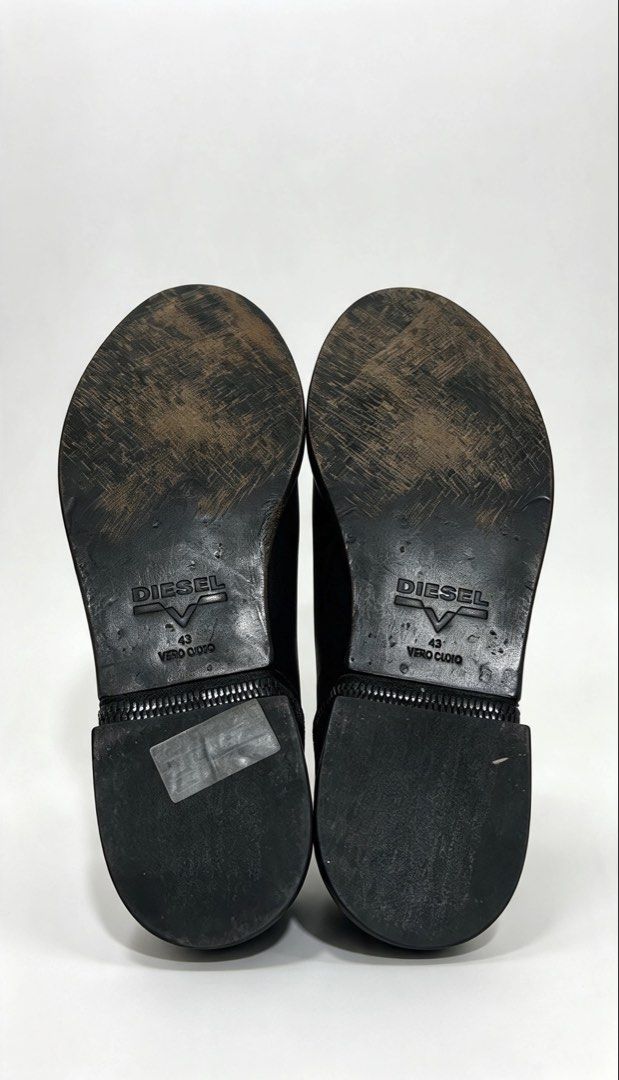 DIESEL ZIPP ROUND BOOTS (Category: Boots) located in Caloocan City. Submitted by mr.escobar (Listing ID 1466477737, Image 2). Description: flaw less worn only twice purchased in saudi arabia Good for daily/casual .