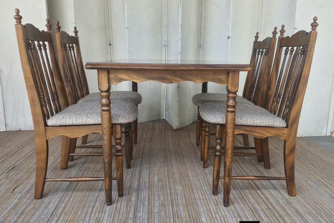 Dining Set (Category: Tables & Sets) located in Meycauayan. Submitted by marygracecasimiro (Listing ID 1466483542, Image 1). Description: Classic Vintage Dining Set 4-Seater / Spindle Back Chairs Table: L48 x W30.5 x H28.5 Chair: L19 x W21.5 x H17/37 Price: 14,500 set🩷.