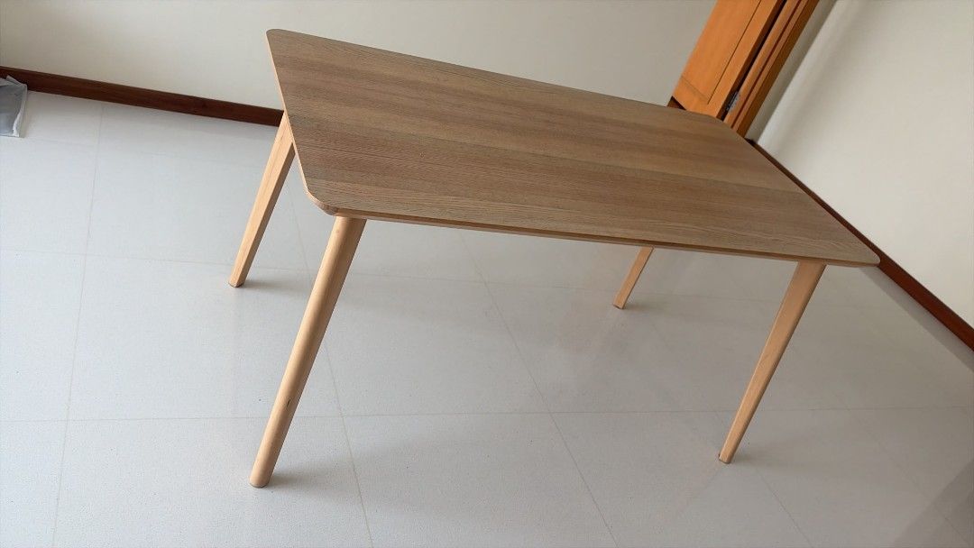 dining table (Category: Tables & Sets) located in Singapore. Submitted by roy0065 (Listing ID 1466395101, Image 2). Description: .