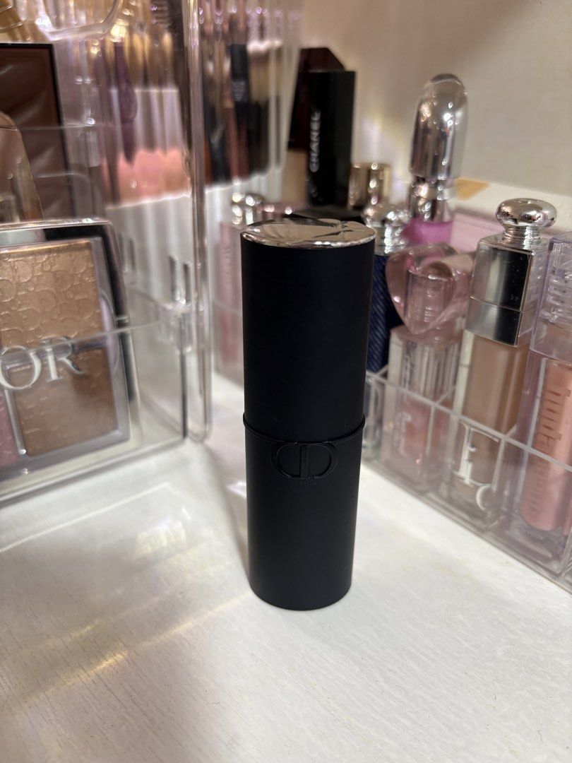 Dior Forever Skin Contour Stick (Category: Makeup) located in Pasay City. Submitted by keynbloom (Listing ID 1466410026, Image 1). Description: fixed price swatched only RFS: preferred shade 01 light.