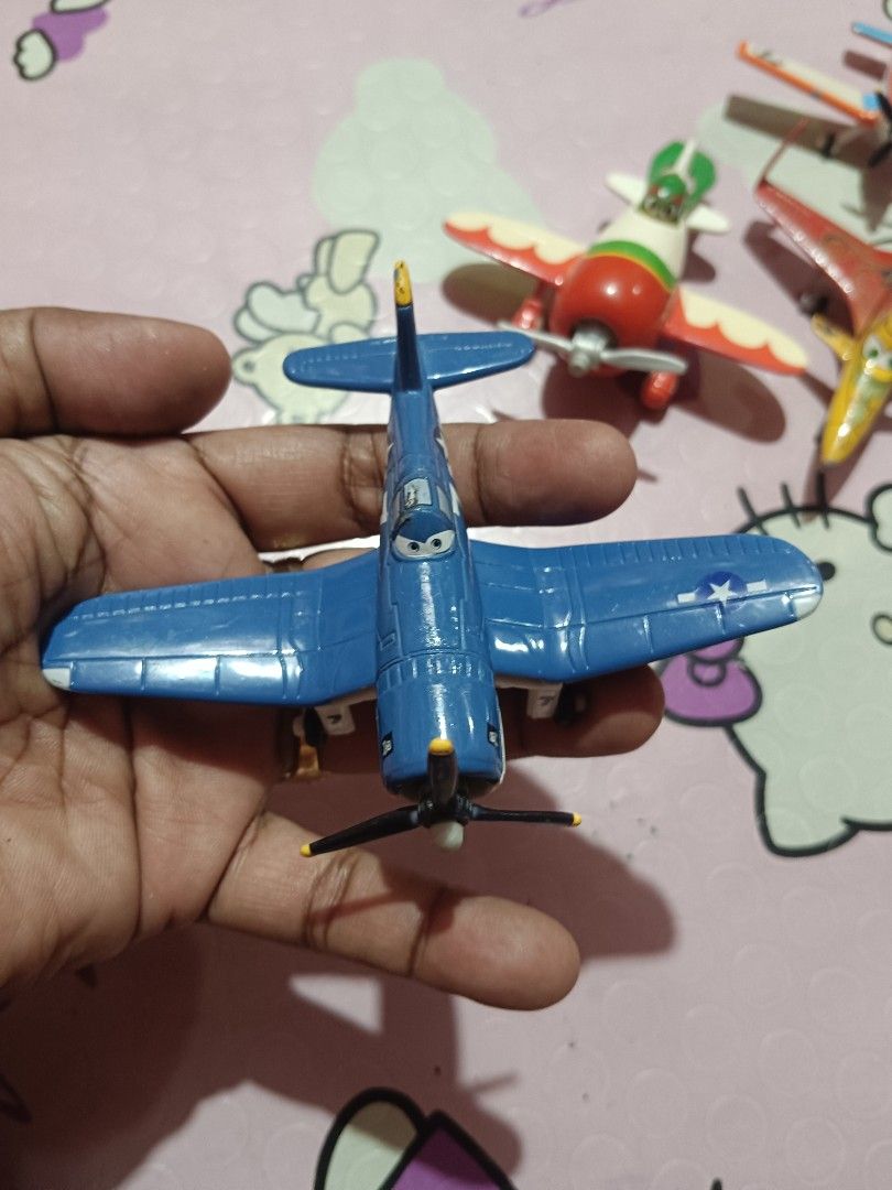 Disney planes (Category: Action & Battle Toys) located in Pasig City. Submitted by rednaxela_rich (Listing ID 1466502748, Image 2). Description: 6pcs diecast Disney planes set.