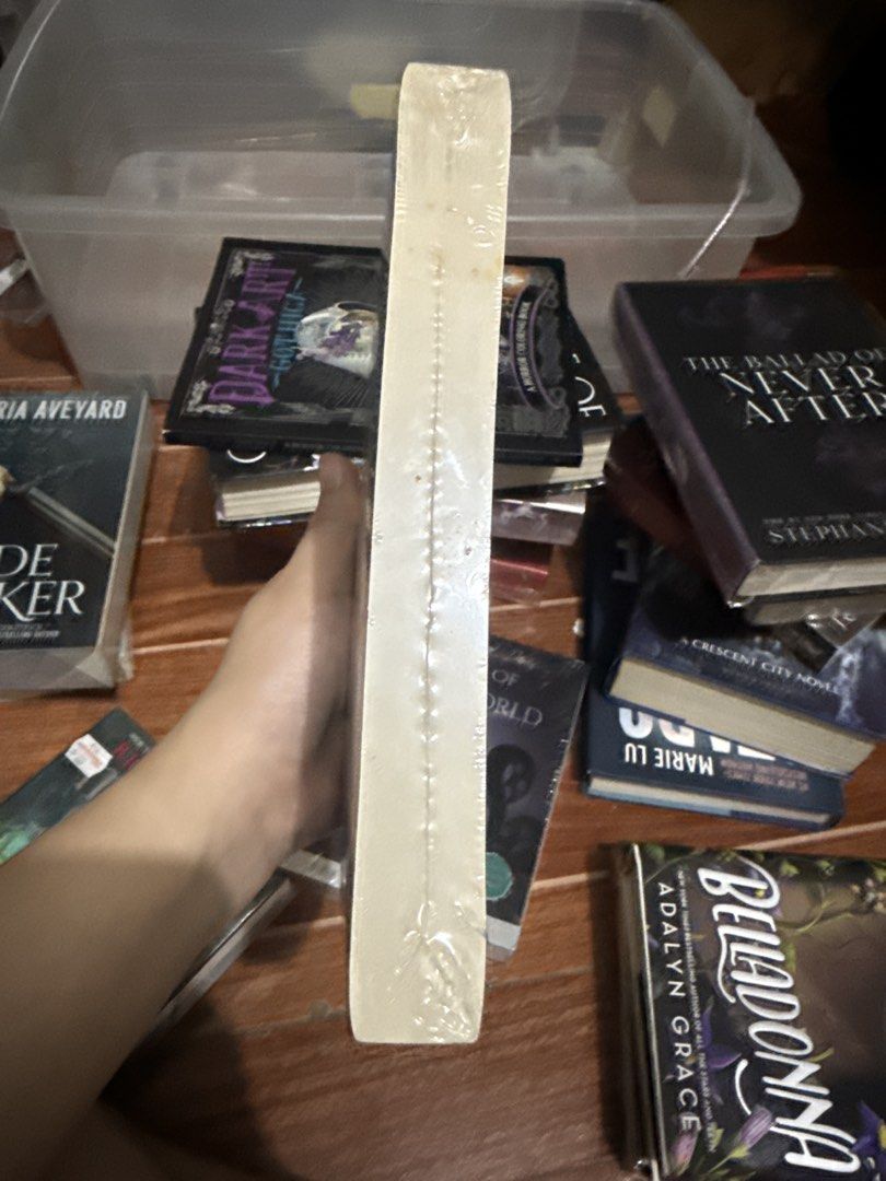 Disney The Queen's Council Feather & Flame (Category: Storybooks) located in Caloocan City. Submitted by episol (Listing ID 1466390352, Image 2). Description: Sealed, brand new. Have slight stains RFS: decluterring.