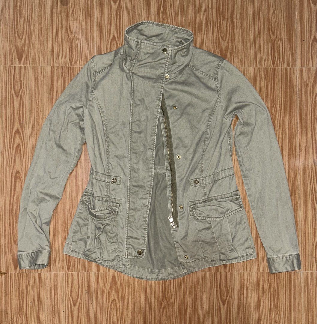DIVIDED By H&M Utility Jacket (Category: Coats, Jackets and Outerwear) located in Taguig. Submitted by morningstar.to (Listing ID 1466461913, Image 1). Description: .