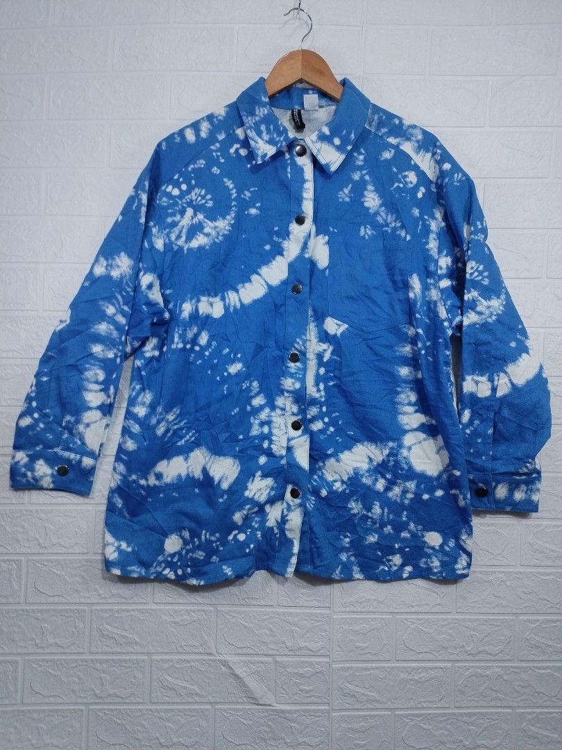 Divided H&M Blue Tie Dye Button Up Shirt (Category: Tshirts & Polo Shirts ) located in Davao. Submitted by salupannino2016-98573 (Listing ID 1466455347, Image 1). Description: DIVIDED H&M OVERSIZED TYE DIE BUTTONDOWN L/SLEEVE SMALL ON TAG /MEN'S WIDTH.. 22 LENGTH..30 LIKE NEW 780/SHIPPED TNX ADMIN..☺.