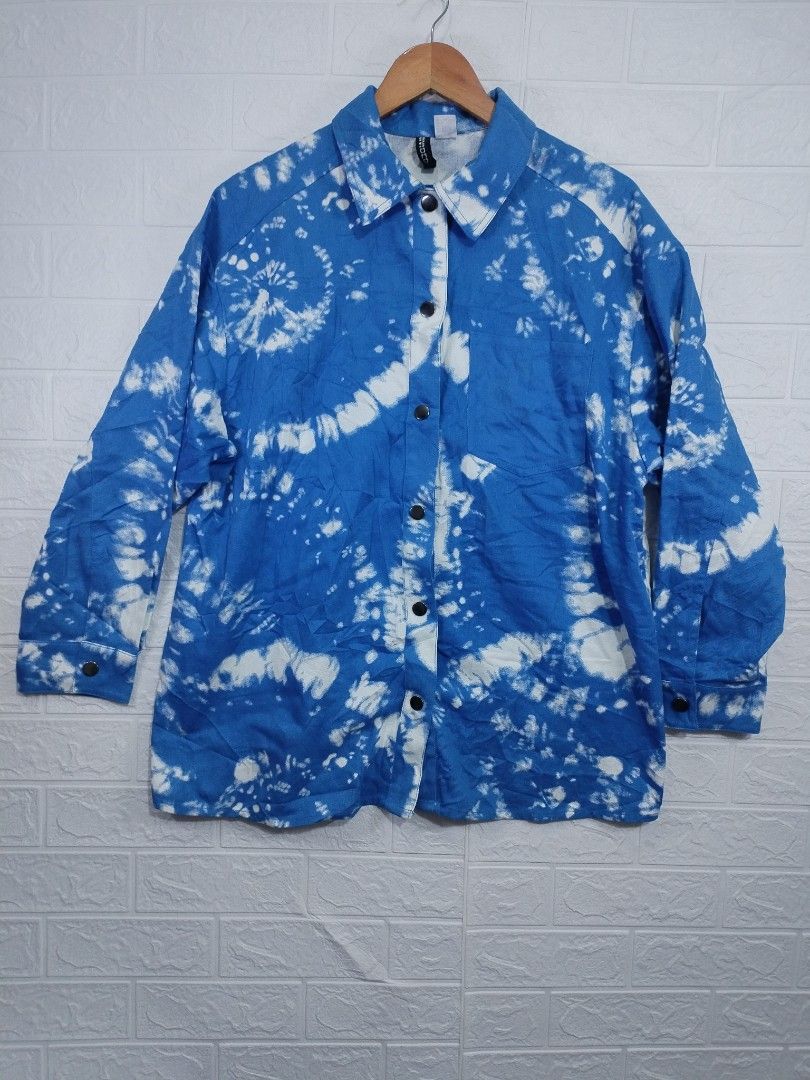 Divided H&M Blue Tie Dye Button Up Shirt (Category: Tshirts & Polo Shirts ) located in Davao. Submitted by salupannino2016-98573 (Listing ID 1466455347, Image 2). Description: DIVIDED H&M OVERSIZED TYE DIE BUTTONDOWN L/SLEEVE SMALL ON TAG /MEN'S WIDTH.. 22 LENGTH..30 LIKE NEW 780/SHIPPED TNX ADMIN..☺.