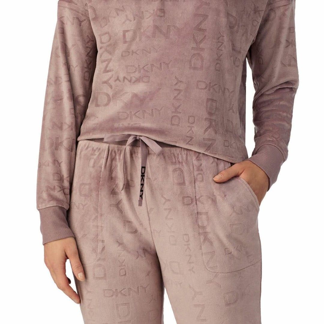 DKNY Ladies Lounge Set - Medium (Category: Clothes Drying Rack) located in Manila. Submitted by ormelynmal86309 (Listing ID 1466442907, Image 2). Description: DKNY Ladies Lounge Set - Medium ~~~Php 2,500.