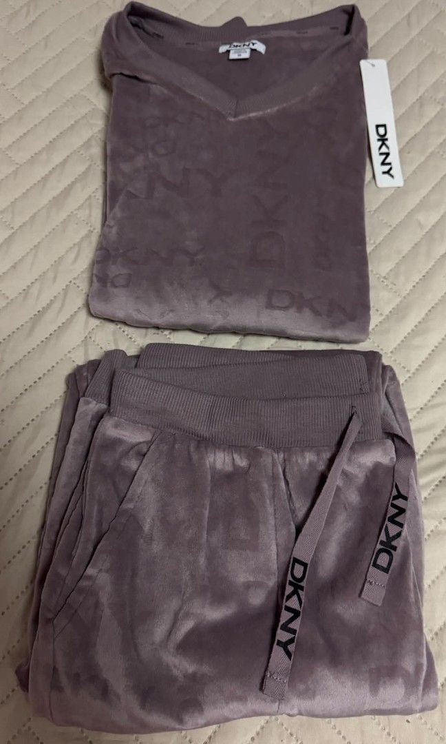 DKNY Ladies Lounge Set - Medium (Category: Clothes Drying Rack) located in Manila. Submitted by ormelynmal86309 (Listing ID 1466442907, Image 3). Description: DKNY Ladies Lounge Set - Medium ~~~Php 2,500.
