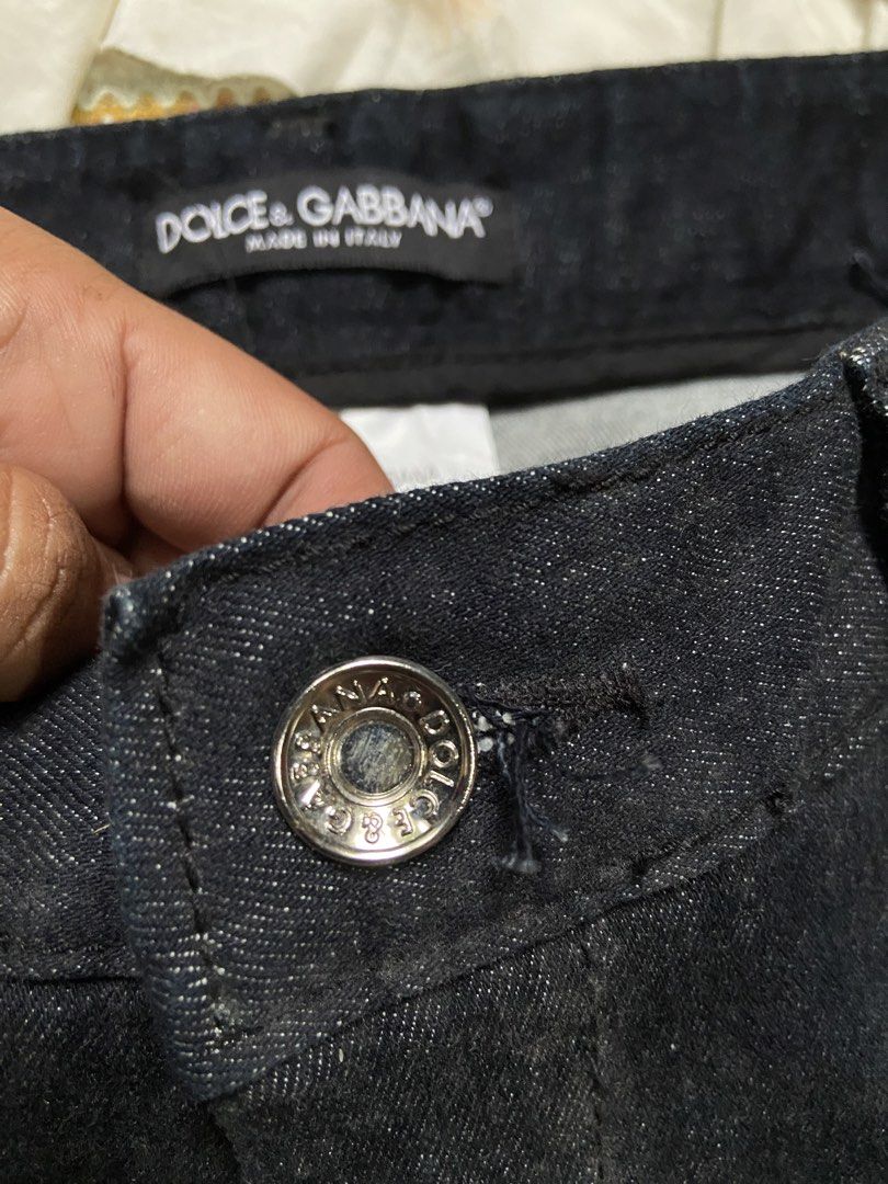 DOLCE AND GEBANA (Category: Jeans) located in Salug. Submitted by bagdoi_finds (Listing ID 1466499095, Image 3). Description: .