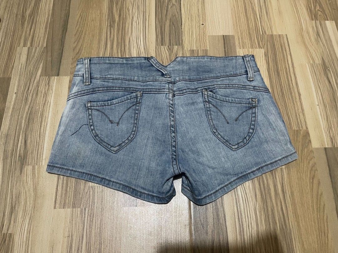 Double button Closure MicroDenim Short (Category: Shorts) located in San Pedro. Submitted by r.vynarchives (Listing ID 1466548429, Image 2). Description: Size 25 •Good Condition| Washed Ready to Wear —DM for deets.