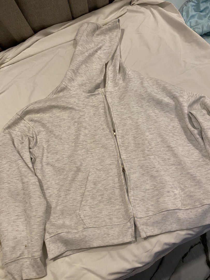 Double Zip Light Gray Hoodie (Category: Hoodies) located in Marikina City. Submitted by lovedbycial (Listing ID 1466352942, Image 1). Description: — used once — size M but can fit to L — nice color — rfs : too big on me.