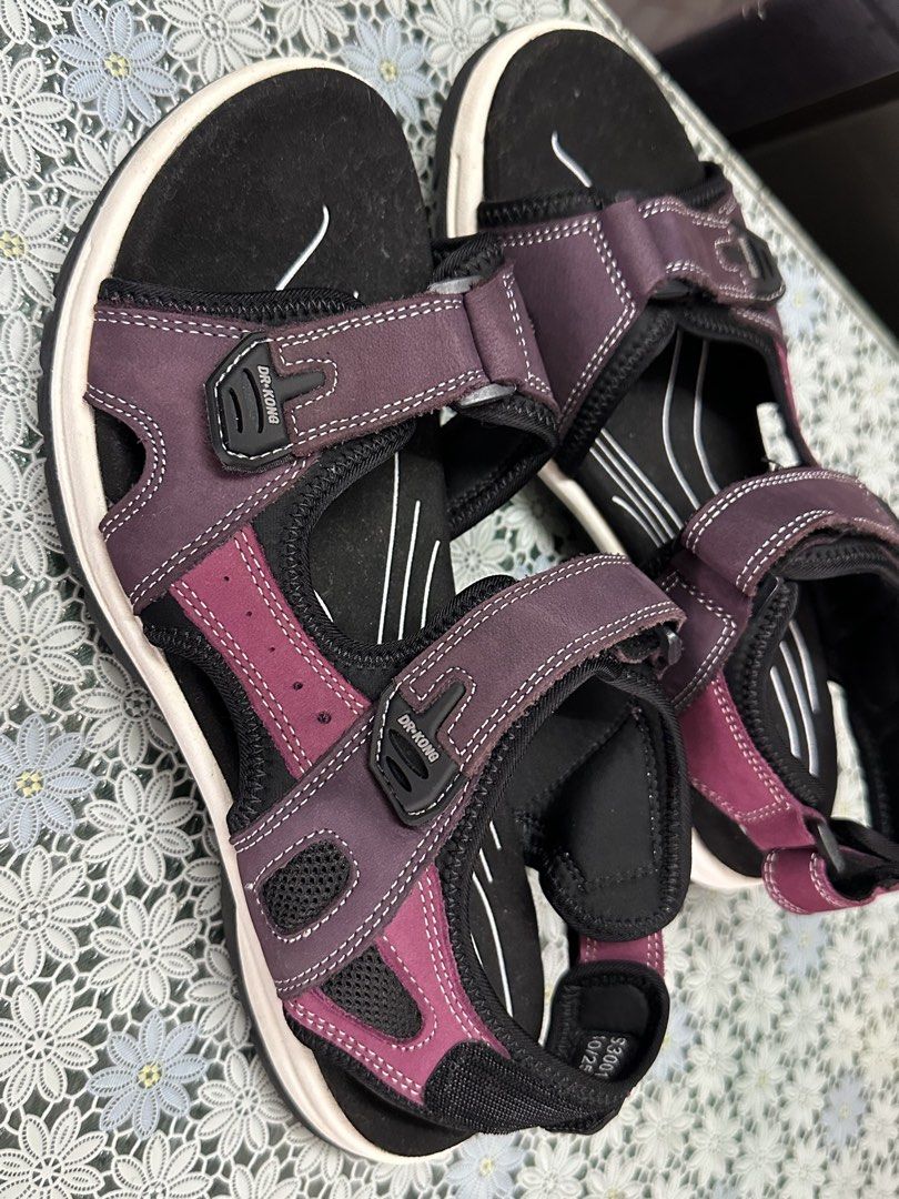 Dr Kong Sandals (Category: Sandals) located in Angeles City. Submitted by ritenianstuff (Listing ID 1466361993, Image 2). Description: Dr Kong womens sandals active wear Size 40 pero size 8 po ako sakto xa masikip s 40 to 24.5 cm po xa Add sf 55 Gcash payment Bago pa Lp npo.