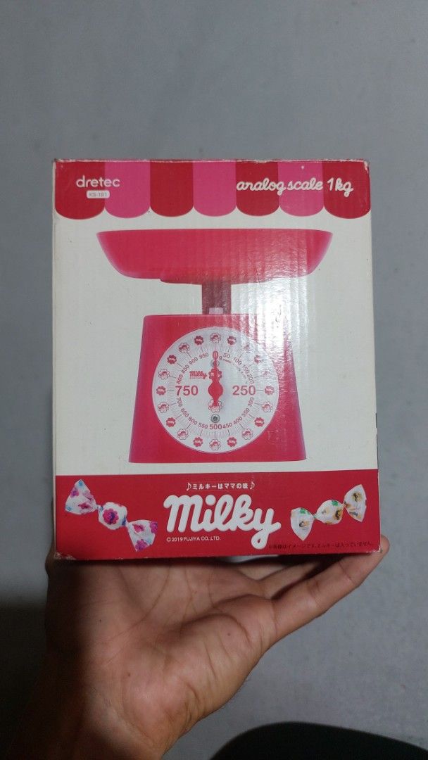 Dretec x Milky Analog Kitchen Scale 1kg (Category: Health Monitors & Weighing Scales) located in Santa Cruz. Submitted by tovybonacruz (Listing ID 1466401921, Image 1). Description: - Brand: Fujiya Milky Collaboration - Item: Red analog kitchen scale - Capacity: Up to 1kg - Design: Classic mechanical style with adorable candy graphics on the dial - Includes: Removable weighing bowl and original packaging - Perfect for: Everyday baking, meal prep,