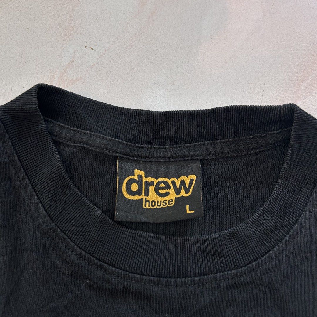 Drew house short sleeve tee 🔥 (Category: Tshirts & Polo Shirts ) located in Jinoba-an. Submitted by eegiboy (Listing ID 1466415972, Image 2). Description: - Brand: Drew House - Color: Black with yellow smiley face logo - Size: Large (relaxed fit) 22/28 - Material: Comfortable, high-quality cotton - Details: Woven inner collar label and brand tags attached - DM for inquiries or measurements Excellent condition 650plussf Dm me if interested thanky