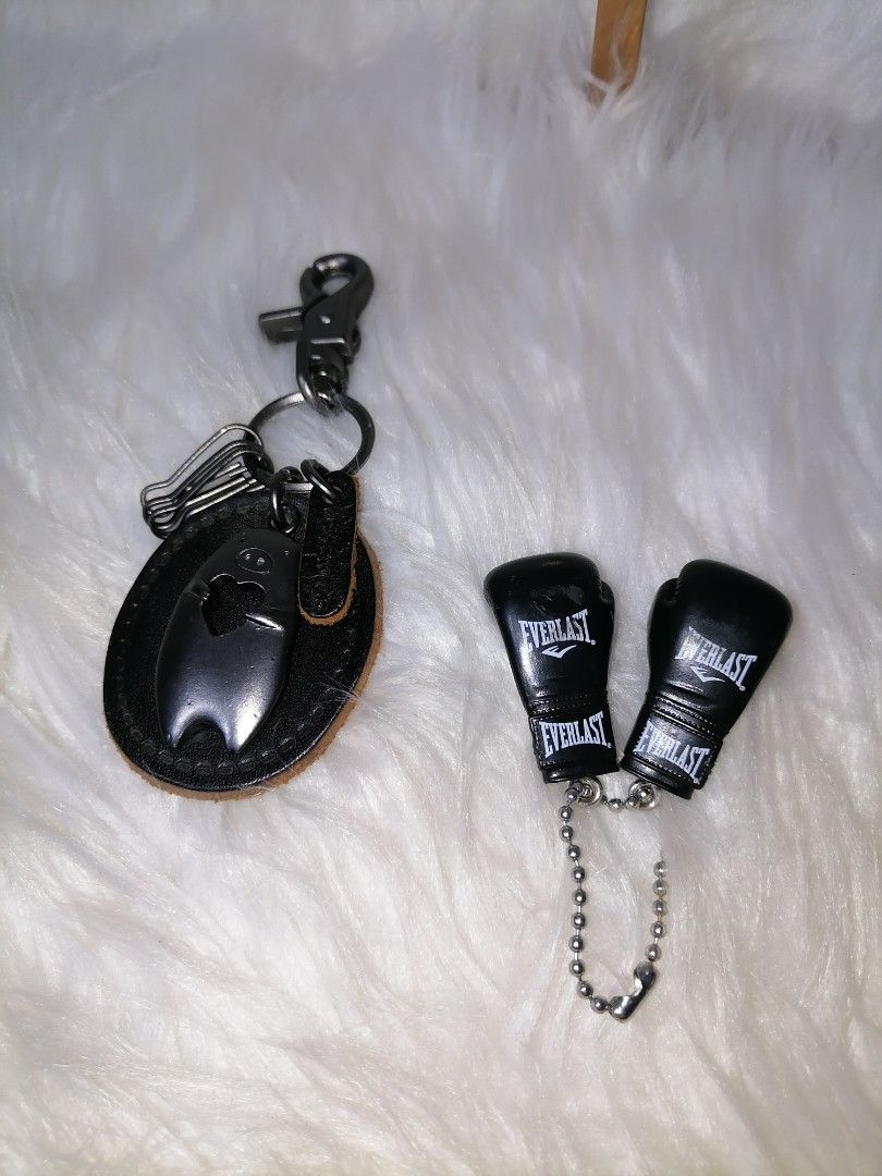 Durable Leather Keychain with Free (Category: Plushies & Soft Toys) located in Butuan. Submitted by az-branded.items (Listing ID 1466361072, Image 1). Description: Balat na balat po Matibay din po ang metal nya makapal With free everlast keychain Authentic items From Japan Price is fix.