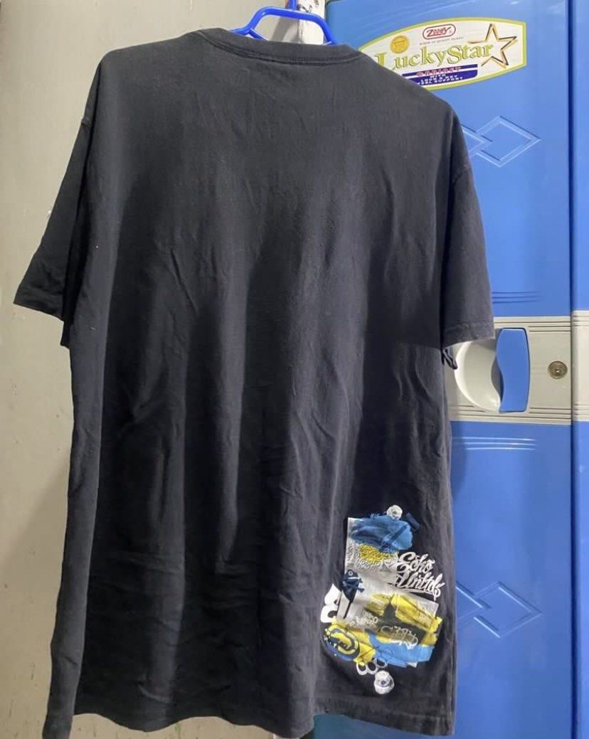 Ecko Tshirt Pop Print Y2k (Category: Tshirts & Polo Shirts ) located in Rizal. Submitted by kenrick_2003 (Listing ID 1466360772, Image 3). Description: Modern Tag Ecko Shirt Pop Print Size: Large Measurements Width: 22 Length: 29 Authentic 💯 Condition: Like new, nirestitch lang ngkonti yung loose stitch sa hem check last pic..