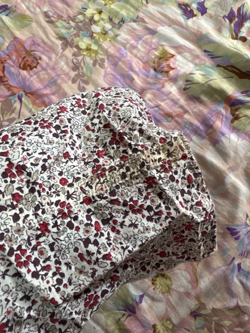 edc by esprit floral cami top size S (Category: Sleeveless) located in Paranaque City. Submitted by delikaite (Listing ID 1466416319, Image 3). Description: - Brand: edc by esprit - Size: S (tag attached) - Design: White base with all-over red and dark floral print - Details: Thin straps and charming crochet lace trim along the top edge - Branding: Small red brand label at the bottom corner - Condition: Good, but please note a small yellowish sta