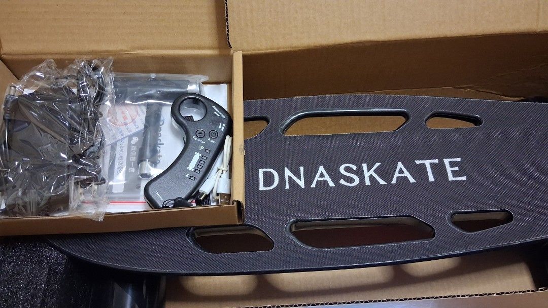 Electric skateboard (Category: Skates, Rollerblades & Scooters) located in Quezon City. Submitted by BestBuysPh (Listing ID 1466385033, Image 1). Description: electric skateboard 30w max speed 20kph max range 8km max weight 20kgs item weight 3.6kgs.