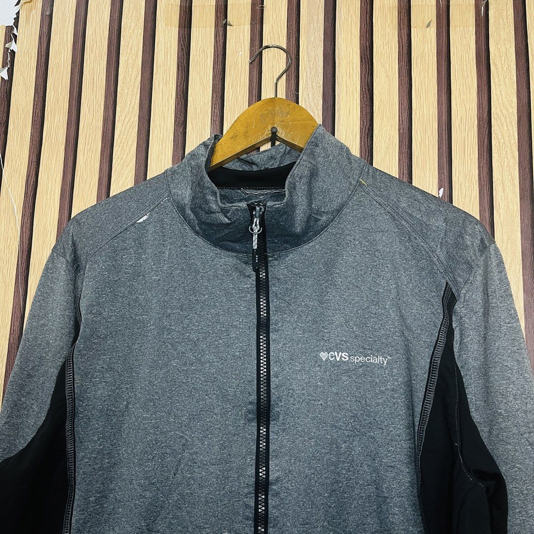 ELEVATE GREY BLACK LARGE 23x27 (Category: Coats, Jackets and Outerwear) located in Dasmarinas. Submitted by yg_supplies (Listing ID 1466430156, Image 3). Description: ELEVATE GREY BLACK LARGE 23x27.