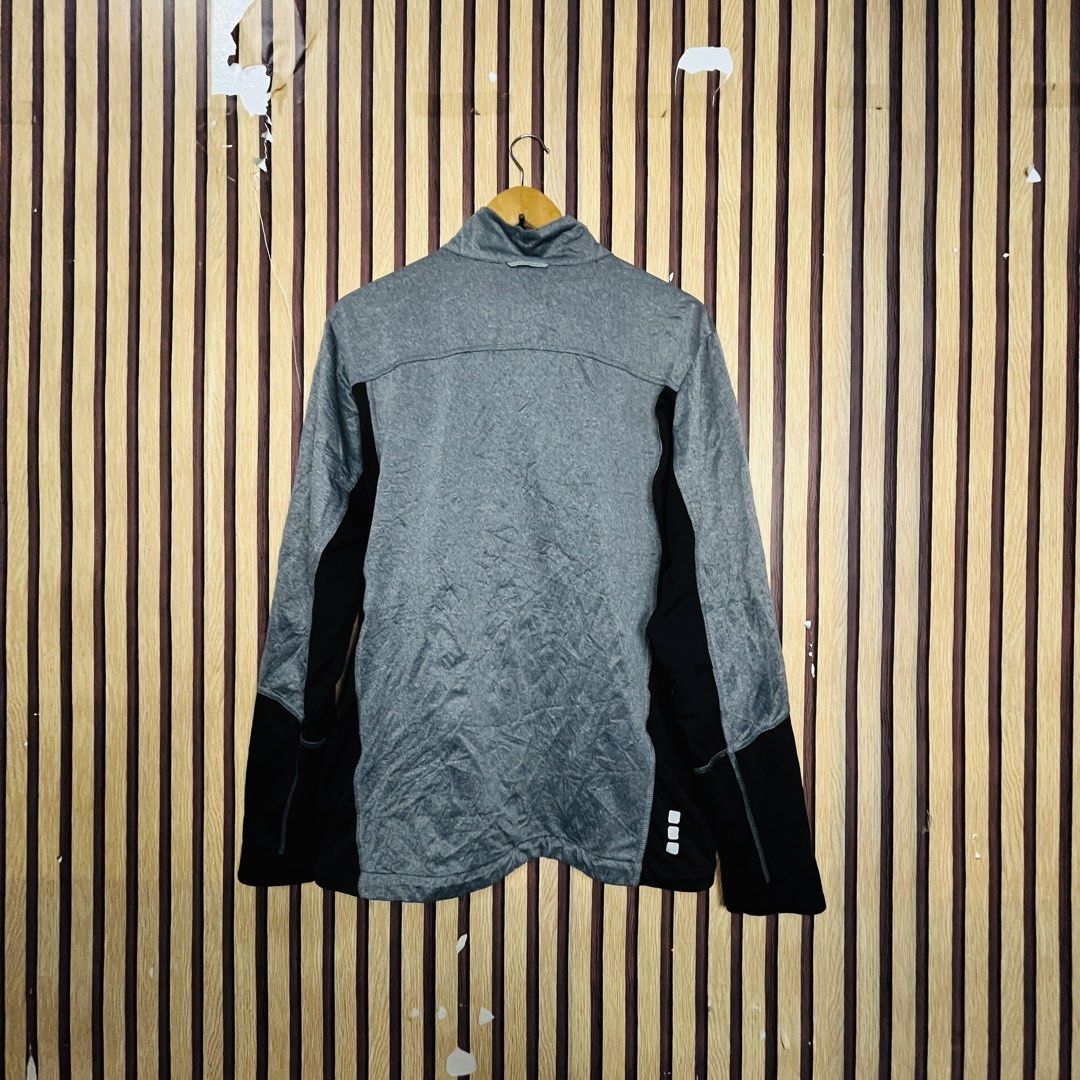 ELEVATE GREY BLACK LARGE 23x27 (Category: Coats, Jackets and Outerwear) located in Dasmarinas. Submitted by yg_supplies (Listing ID 1466430156, Image 2). Description: ELEVATE GREY BLACK LARGE 23x27.