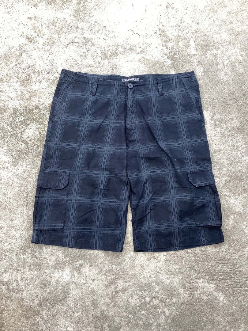 Elixir Long Jorts (Category: Shorts) located in Balanga. Submitted by archivefine_ds (Listing ID 1466459235, Image 2). Description: Elixir 6 pocket Long Jorts 10/10 good condi, needs wash w 38 L 25 650+sf.