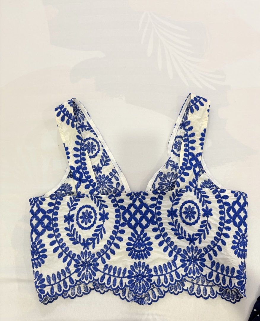Embroidery V-Neck Tank Top (Category: Sleeveless) located in Quezon City. Submitted by pinkpaloma (Listing ID 1466398785, Image 3). Description: 🎐 Medium 🎐 Bought for P460 🎐 Worn once or twice; too big on me Location: Commonwealth, Quezon City Mode of Payment: GCash or Maya Mode of Delivery: Grab, Lalamove, Gogoxpress ⭐️ Shipping fee shouldered by buyer.