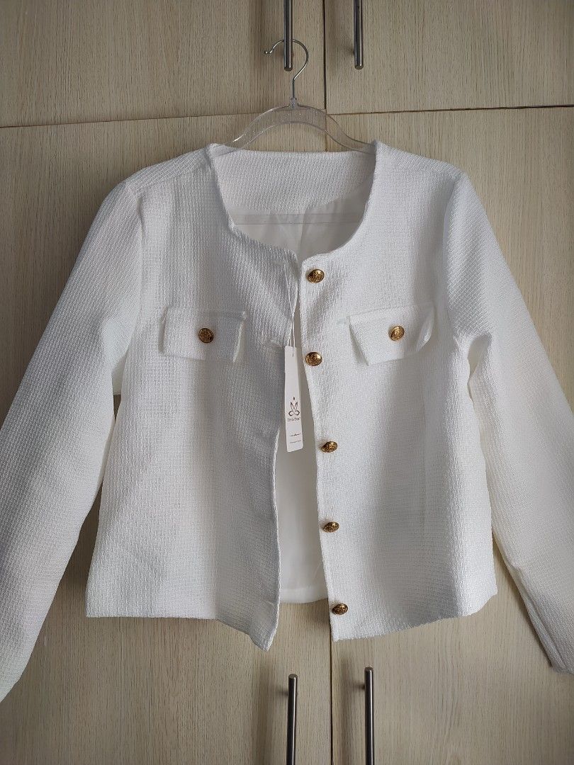 Emita Bloom Blazer (Category: Coats, Jackets and Outerwear) located in Bacoor. Submitted by lieze (Listing ID 1466432617, Image 2). Description: never been used, with tag white blazer.