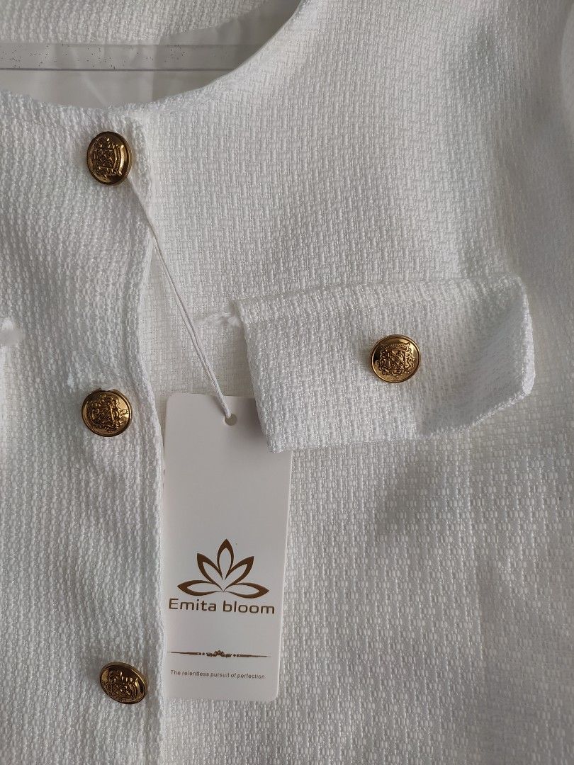 Emita Bloom Blazer (Category: Coats, Jackets and Outerwear) located in Bacoor. Submitted by lieze (Listing ID 1466432617, Image 3). Description: never been used, with tag white blazer.