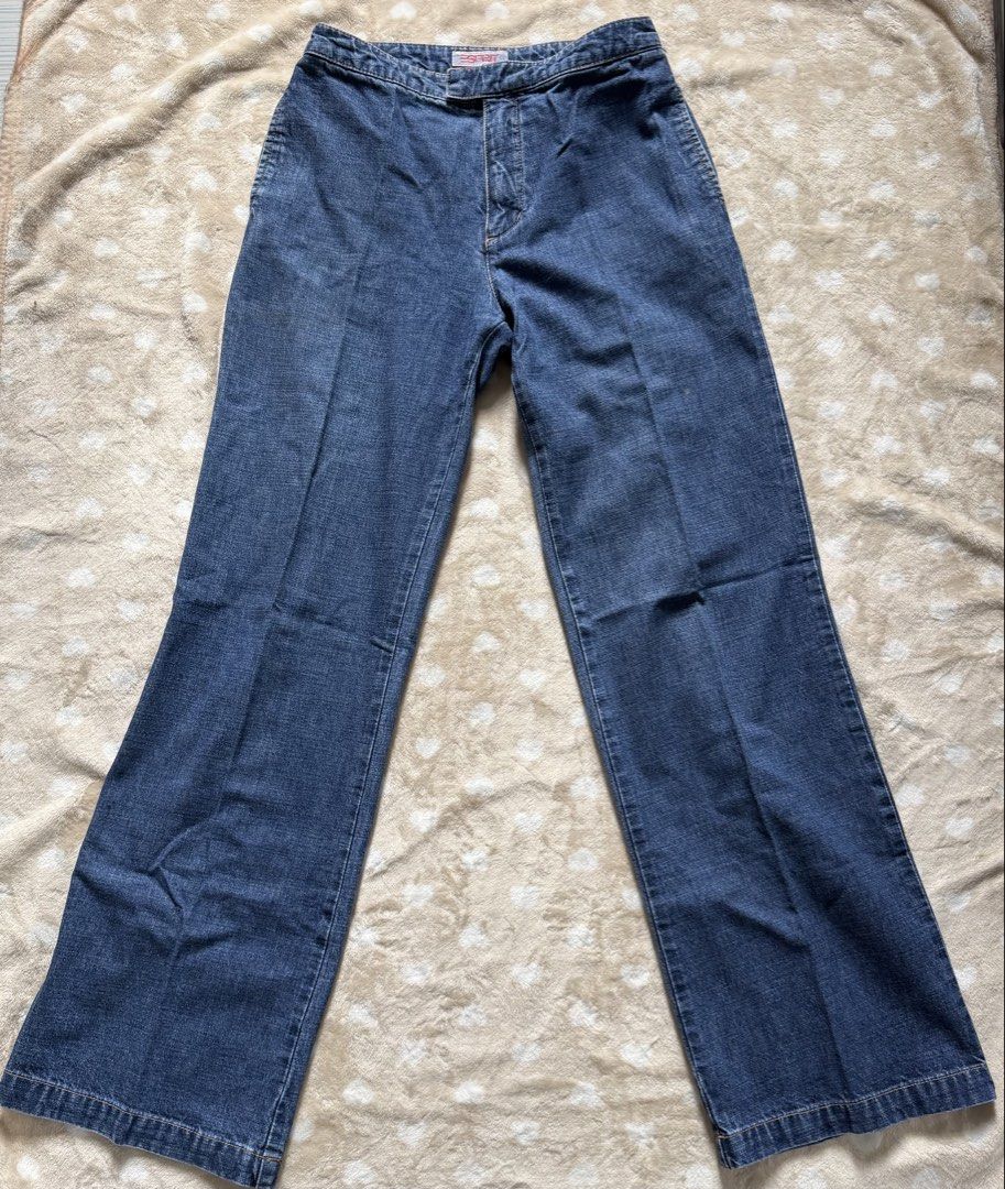 Esprit mid-waist (Category: Jeans) located in Manila. Submitted by shefindshope (Listing ID 1466438777, Image 1). Description: .