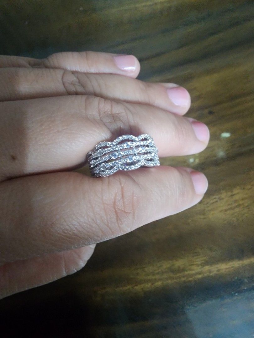ETERNITY RING Size 6 (Category: Rings) located in Manila. Submitted by chrinathalie (Listing ID 1466366653, Image 3). Description: size 6 material: zircon, whitegold plating item is tarnish resistant item is not pawanable.