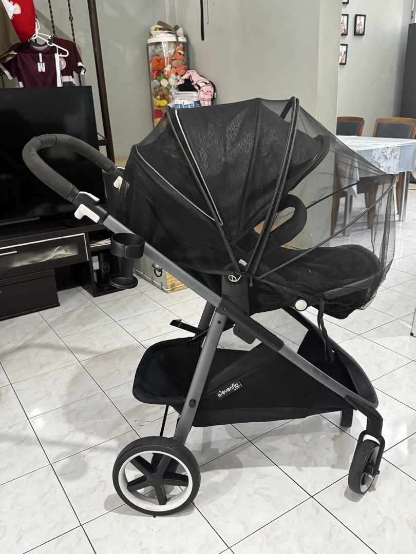 Evenflo Gold Shyft Modular Stroller with Mosquito Net (Category: Strollers) located in Angeles City. Submitted by yumiyummy1215 (Listing ID 1466393317, Image 1). Description: - Brand/Model: Evenflo Gold Shyft Stroller (Black) - Modular design: Seat unit easily detaches from the frame - Comfort & Control: Padded handlebar with multi-position recline - Convenience: Built-in side cup holder and large under-seat storage basket - Protection: Includes 