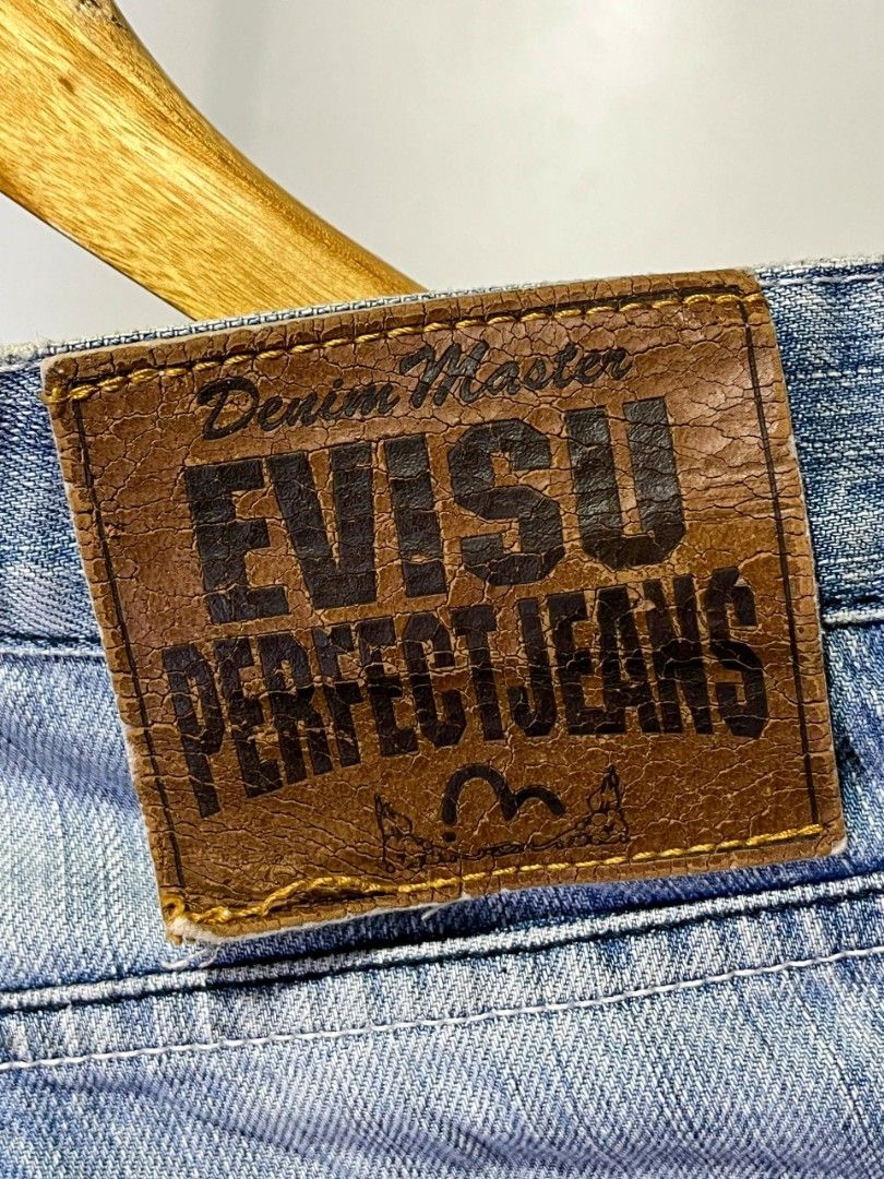 EVISU TIGER DISTRESSED JEANS (Category: Jeans) located in Davao. Submitted by nmd.archives (Listing ID 1466386479, Image 3). Description: Size: 28 Length: 36 Hem: 8 Color rate and condition: 10/10 No issue.