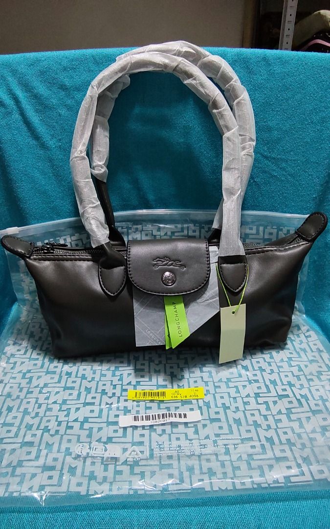 EW LC Gray Shoulder Bag (Category: Tote Bags) located in Las Pinas. Submitted by jpmshoppe (Listing ID 1466456459, Image 1). Description: Eastwès LC Dark Gray Shoulder Bag .