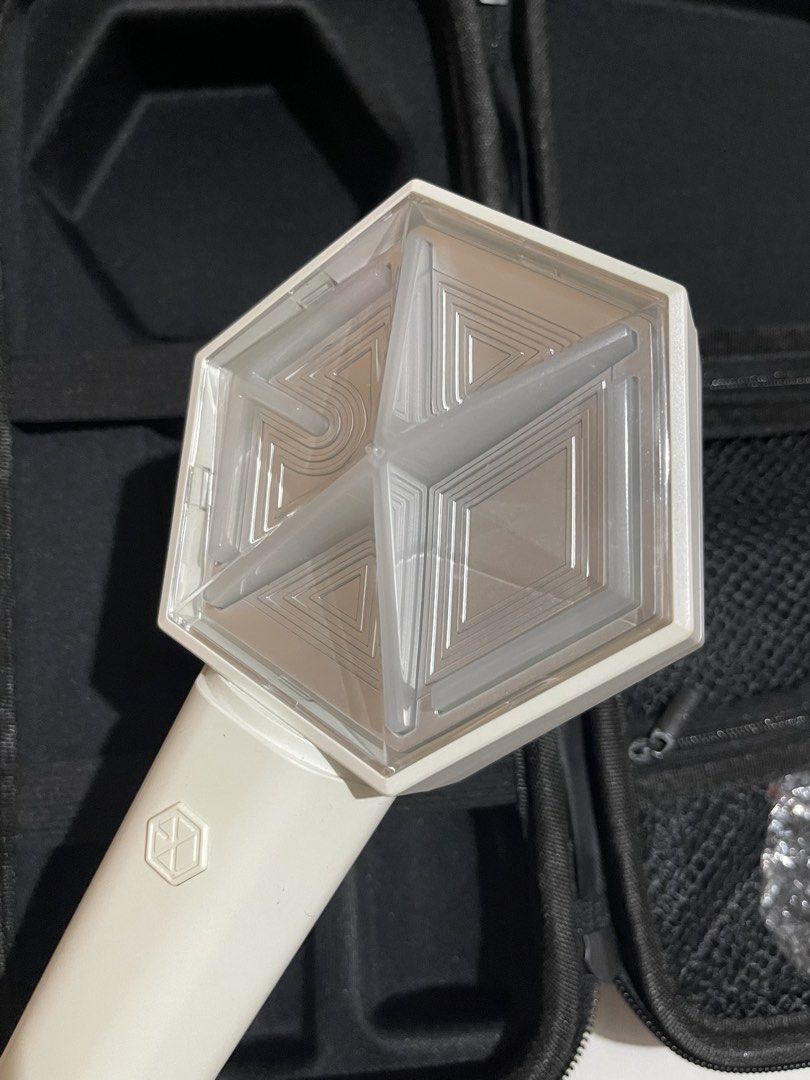 EXO Lightstick Version 3 with Fanlight Pouch (Category: K-Wave Merchandise) located in San Pablo. Submitted by vrmthrsainz (Listing ID 1466429120, Image 3). Description: - Includes EXO Photocard and Hologram Sticker - Lightstick and pouch still in great condition - price negotiable ‼️ - mod: j&t or lbc.