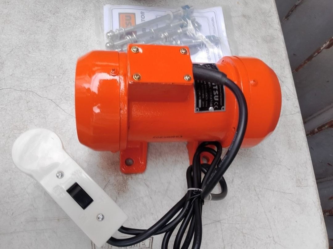 External Vibrator Motor Specs: 0.25kw (Category: Other Home Furniture) located in Manila. Submitted by ramoseliza33488 (Listing ID 1466415783, Image 2). Description: .