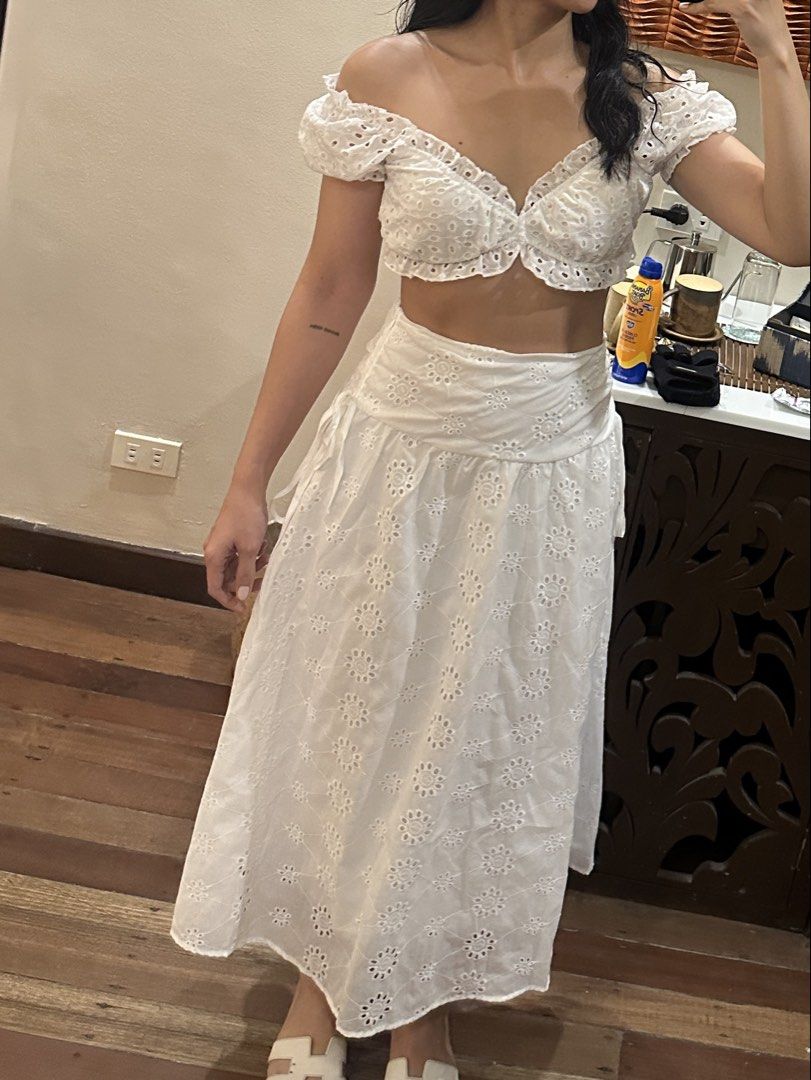 eyelet set (Category: Sets or Coordinates) located in Davao. Submitted by quickootd (Listing ID 1466359919, Image 2). Description: worn once, eyelet set can fit Xs- s no asking pf measurements pls.