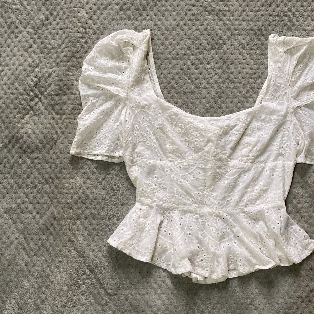 Eyelet top (Category: Blouses) located in Ajuy. Submitted by savvyclassics (Listing ID 1466353548, Image 2). Description: .