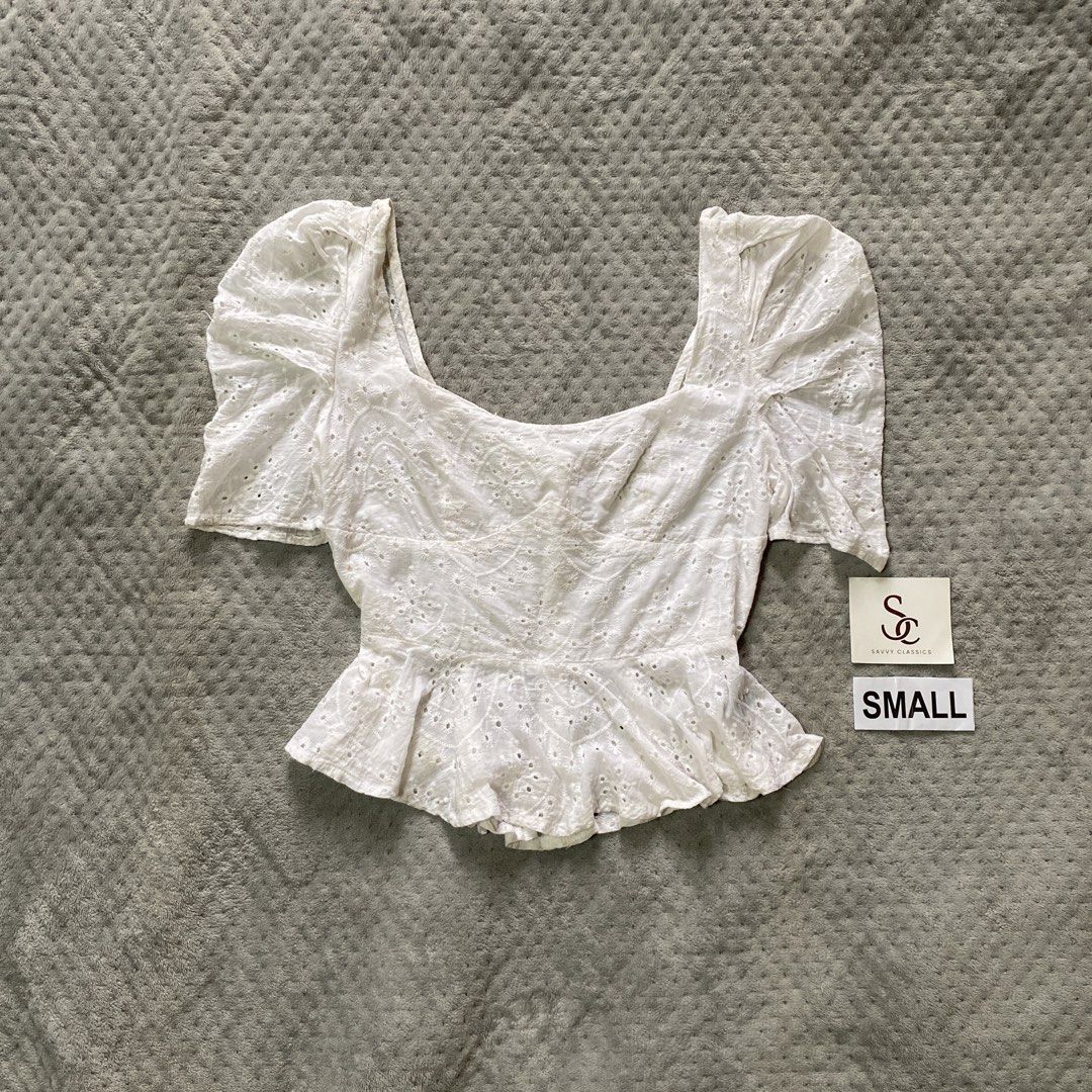 Eyelet top (Category: Blouses) located in Ajuy. Submitted by savvyclassics (Listing ID 1466353548, Image 1). Description: .