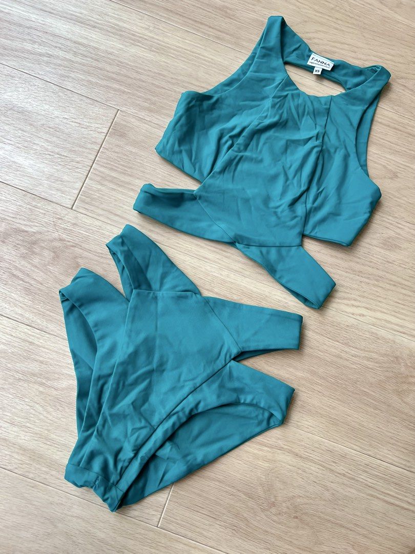 FANNA Pole Wear Teal Cutout Two-Piece Bikini Set Size XS （分類：泳衣）位於 Hong Kong。 由 pdprelovedhk 提交（商品編號 1466444181，圖片 1）。簡介： FANNA teal two-piece bikini set. Size XS. High neck cutout top with unique front strap design. Matching high-waisted bottoms with side cutouts. Vibrant turquoise green shade. Sustainable swimwear brand tag attached inside the collar. Perfect condition, clean fabric with zero flaws.。